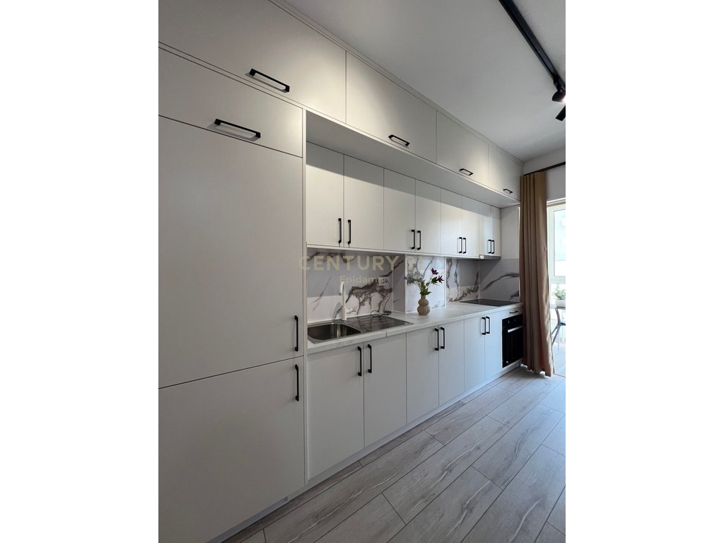 Shitet Apartament 1+1 i investuar, plazh Rrota Kuqe
