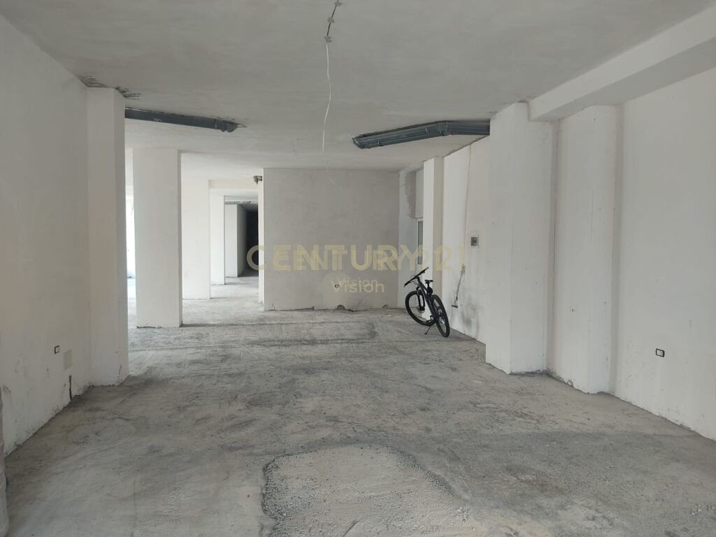 Ambient Komercial  me qira afër Rruges se Gjanë, Shkodër  | 266 m²