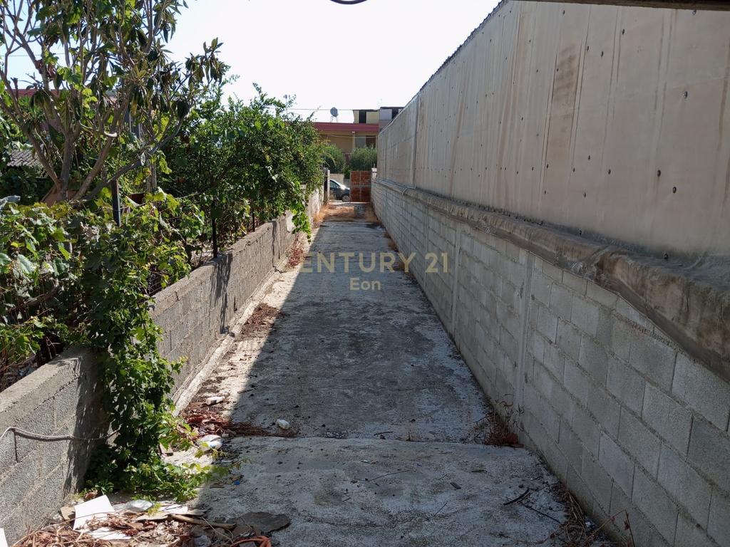 Shitet magazinë ne Spitallë , Durrës  !