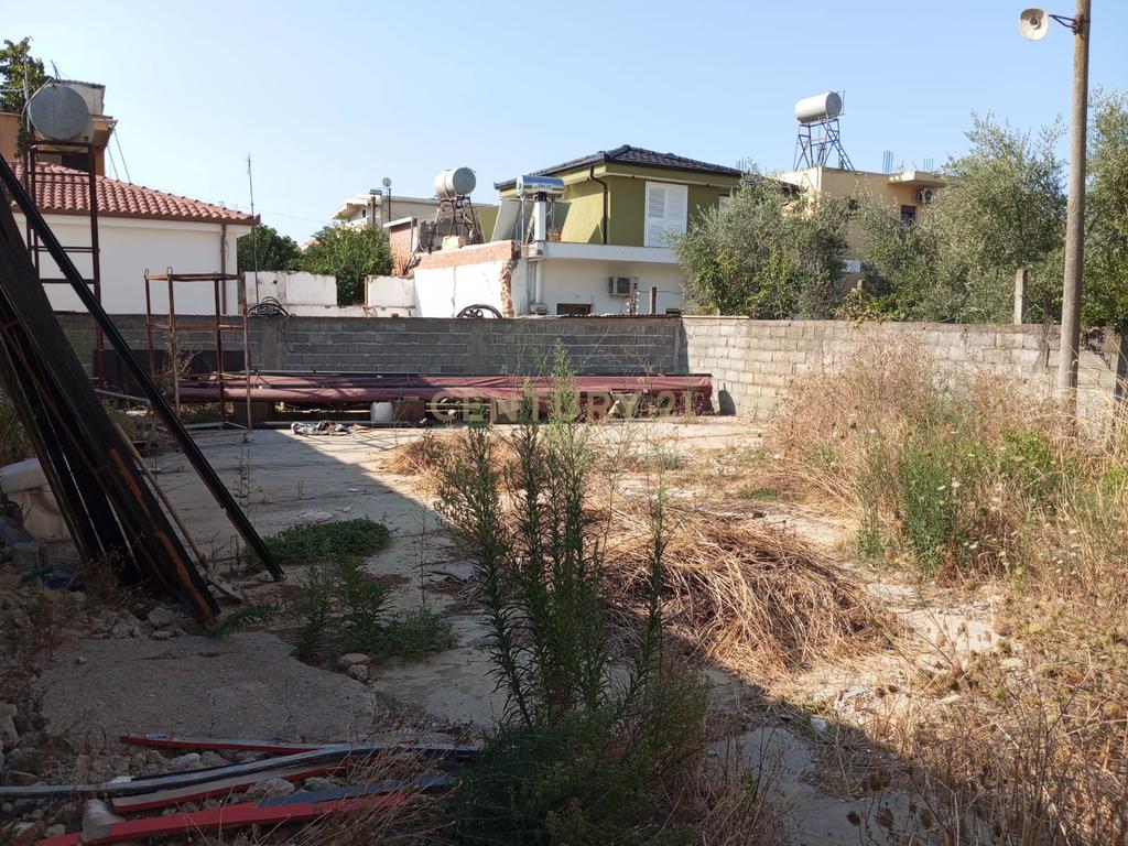 Shitet magazinë ne Spitallë , Durrës  !