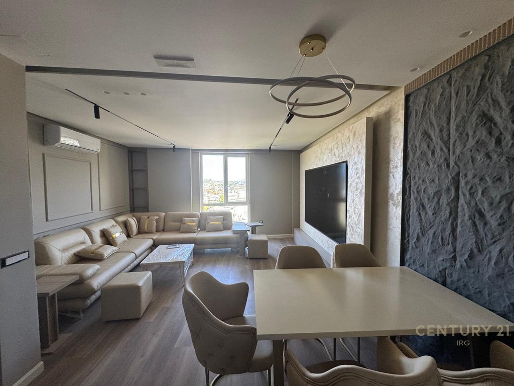 Apartament 2+1+2 per shitje tek Shkolla e Bashkuar!