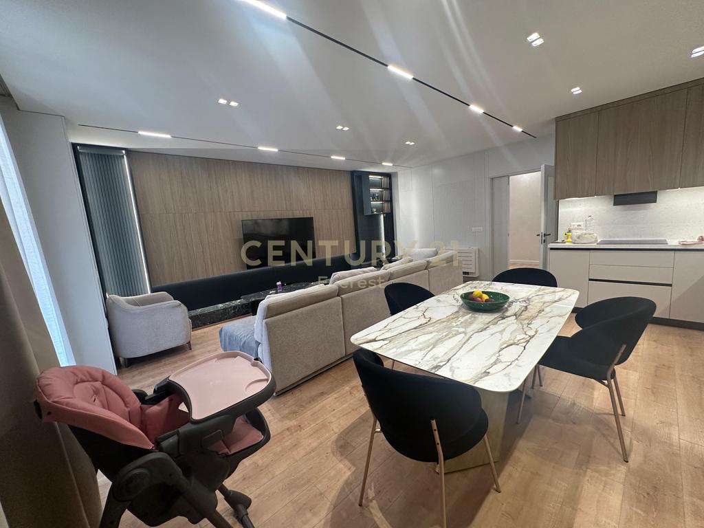 VET HOSPITAL, SHESIM APARTAMENT 2+1+2