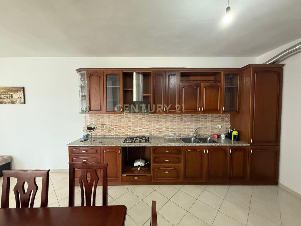Apartament 2+2 Me Qira prane Spitalit, Durrës !
