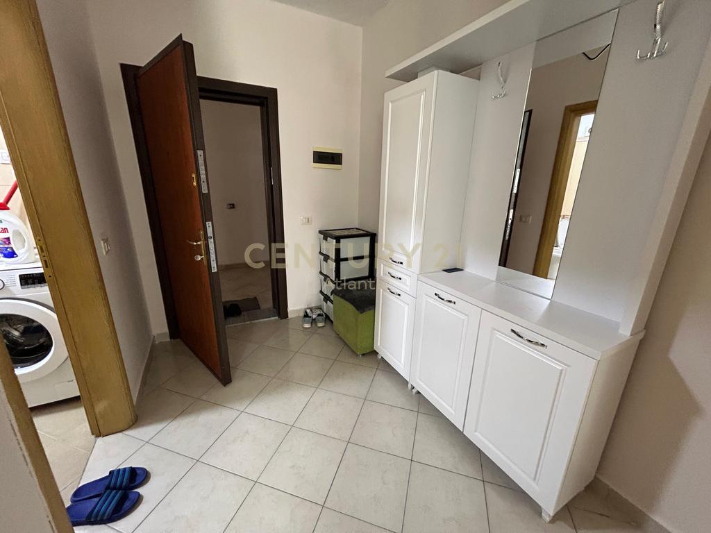 JEPET APARTAMENT 1+1 ME QERA ME PAMJE DETI  TEK STACIONI I PARE NE PLAZH