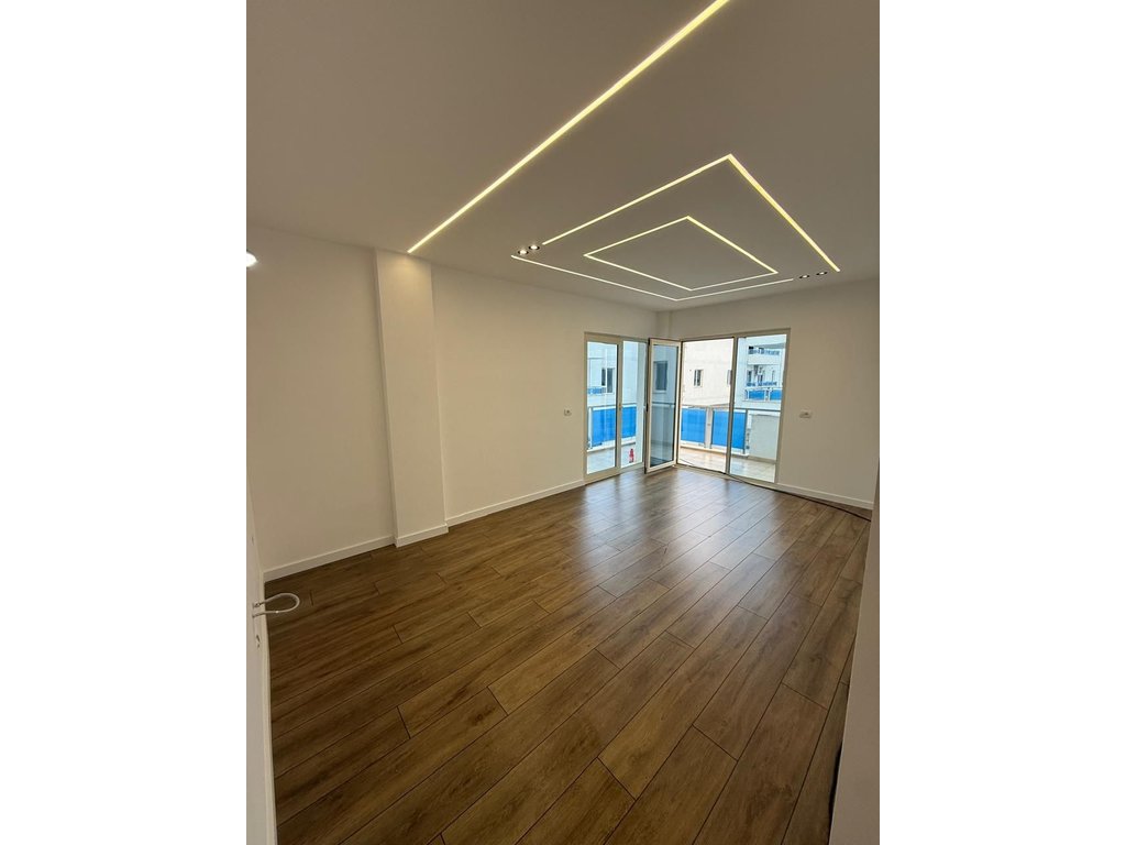 Shitet apartament 1+1 në Tushemisht, Pogradec – me pamje nga liqeni