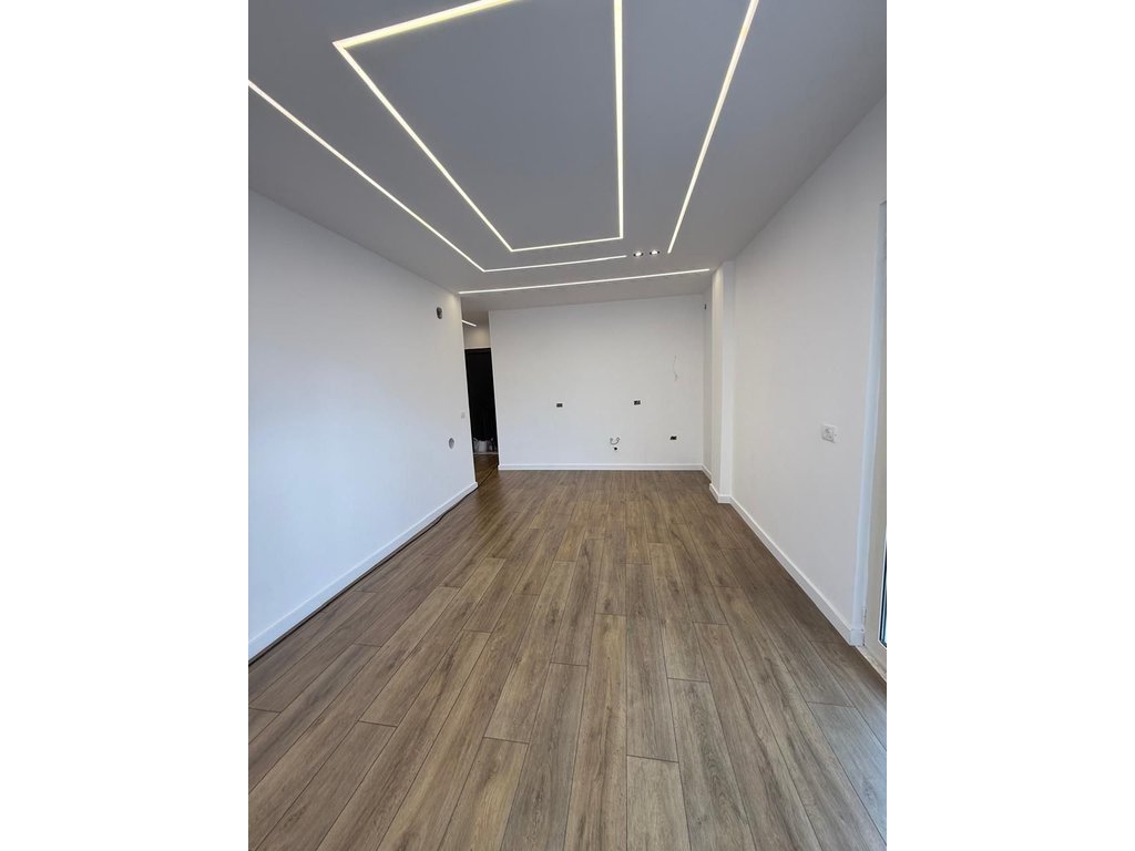 Shitet apartament 1+1 në Tushemisht, Pogradec – me pamje nga liqeni