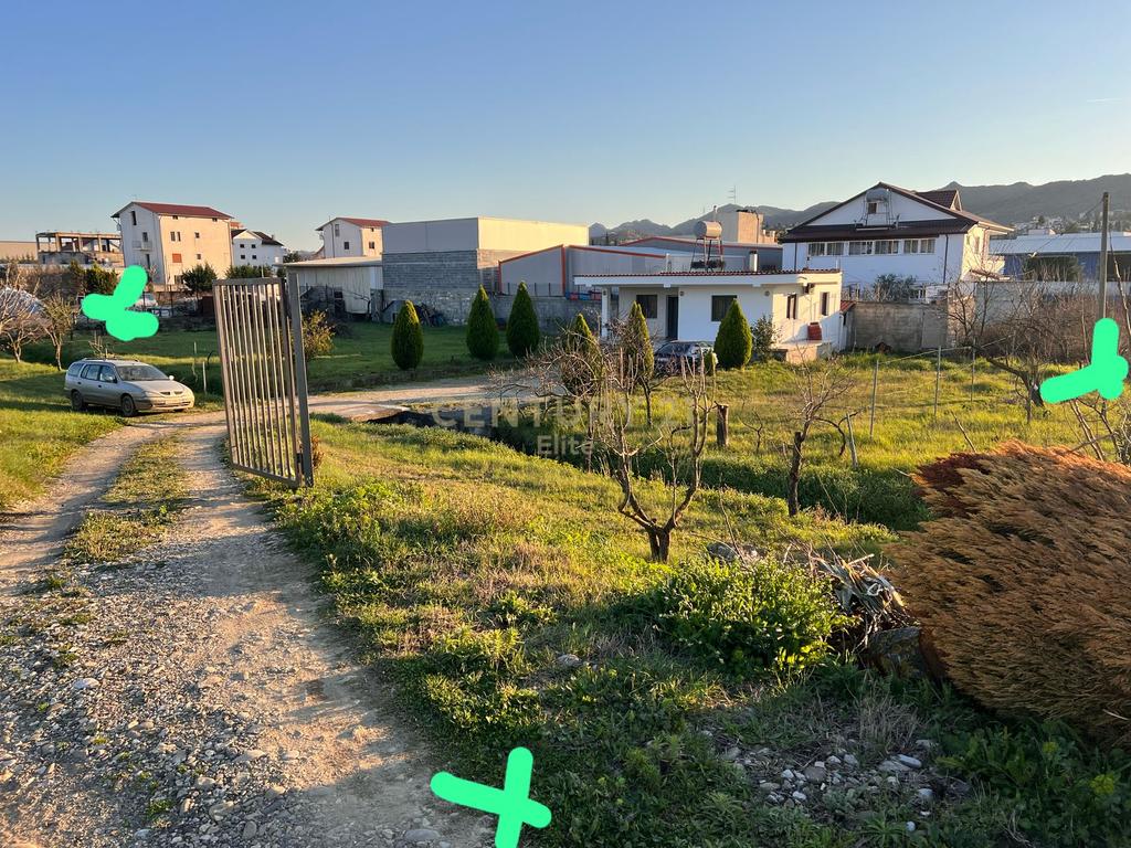 SHITET TOKË ME BANESË NË AUTOSTRADËN TIRANË–DURRËS