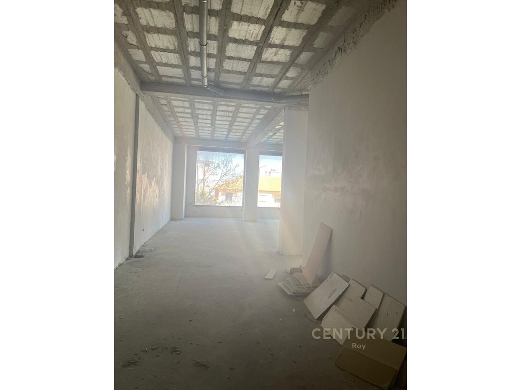 JEPET AMBIENT BIZNESI ME QERA NE ZONEN E PLAZHIT!!!!  - 1000€ | 191 m²