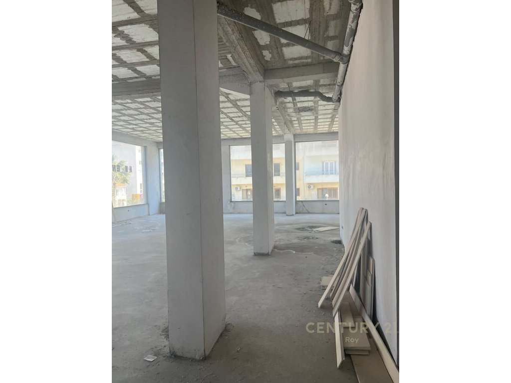 JEPET AMBIENT BIZNESI ME QERA NE ZONEN E PLAZHIT!!!!  - 1000€ | 191 m²