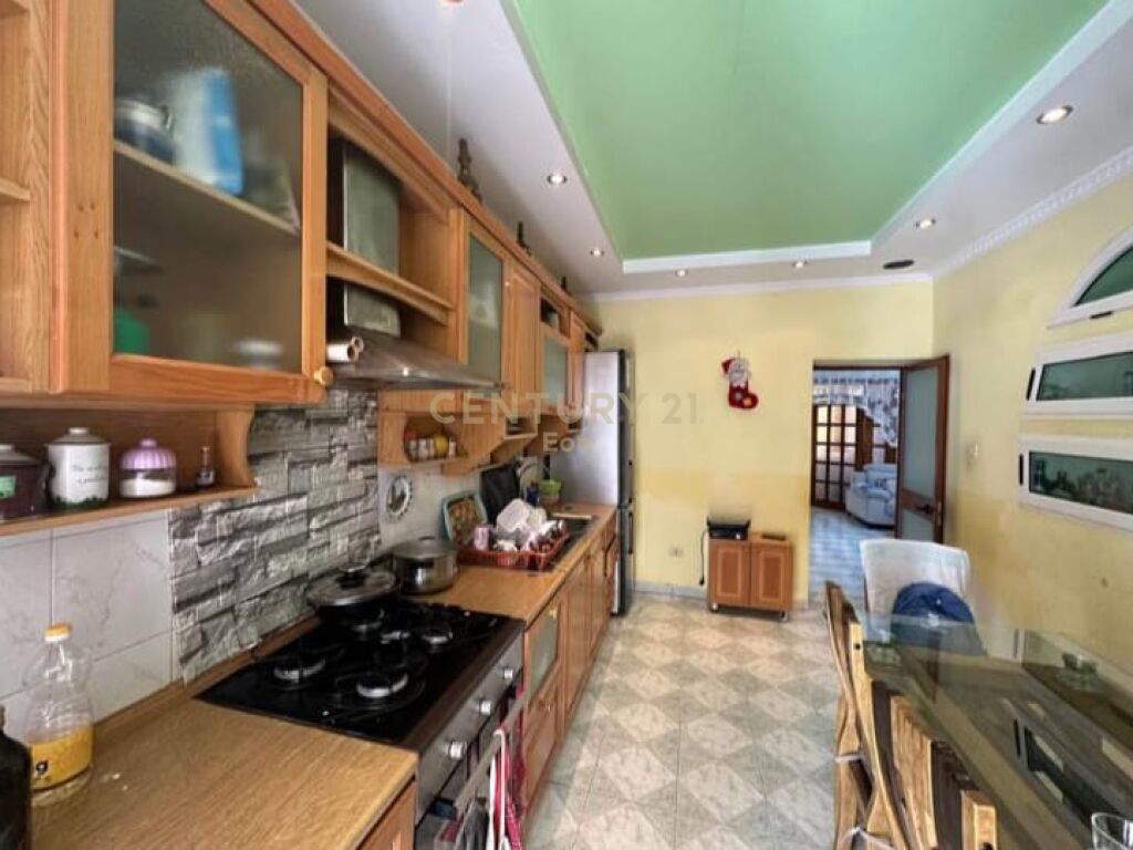 SHITET APARTAMENT 3+1 TE SHKOLLA QEMAL MICI, DURRES!