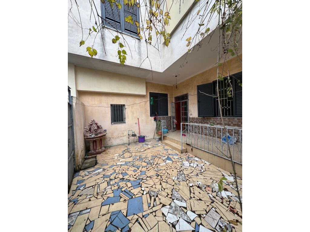 OKAZION **SHITET SHTEPI PRIVATE NE SHKOZET,DURRES!! 650€/m2**