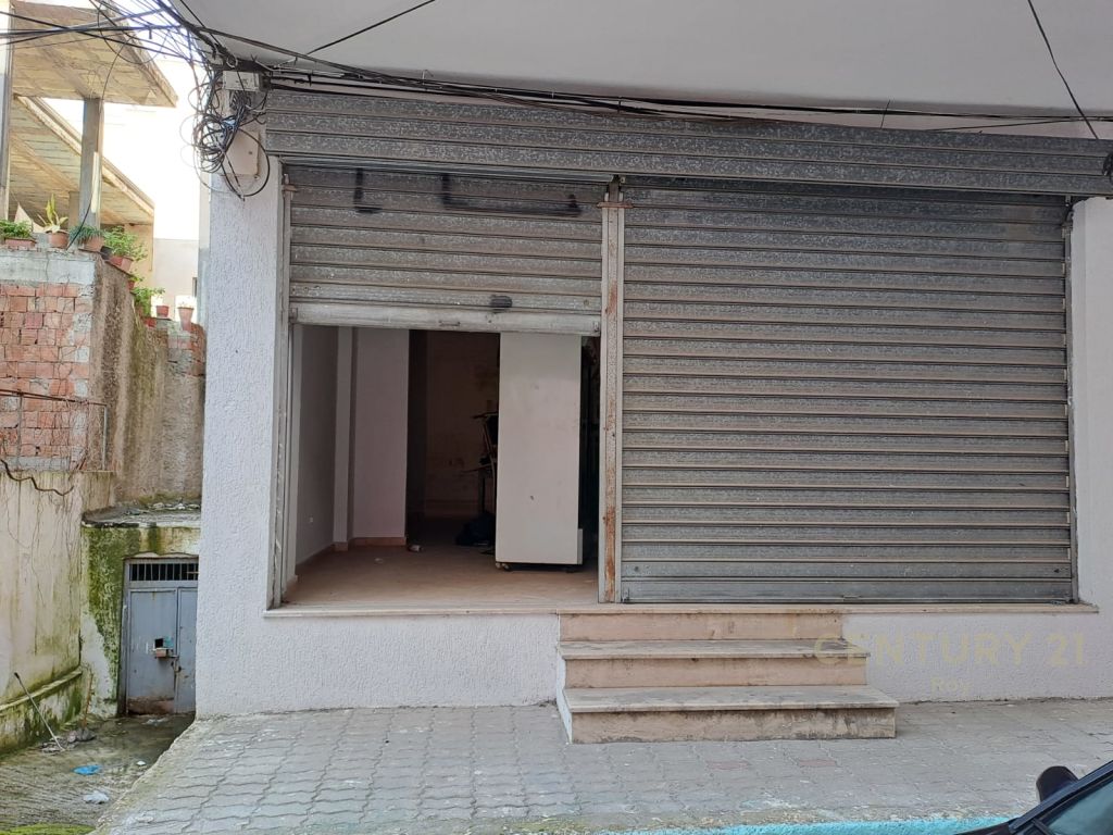 SHITET DYQAN NE RRUGEN MUJO ULQINAKU DURRES !!