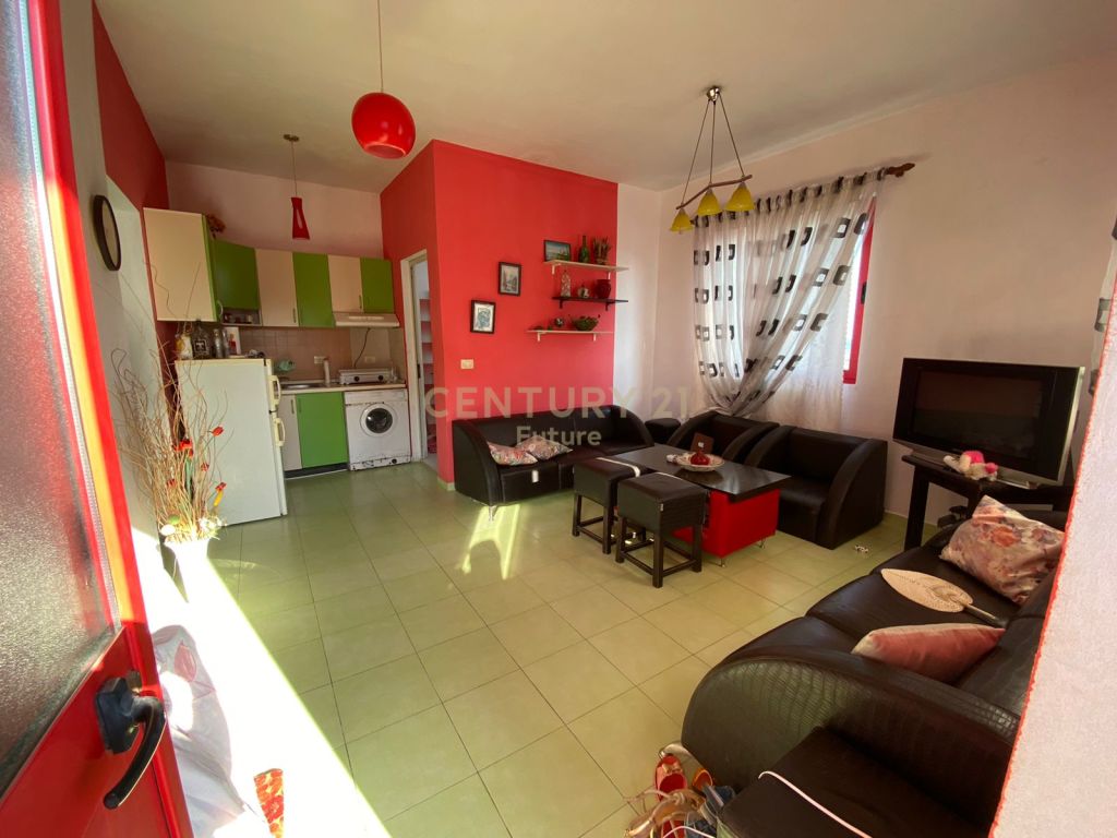 SHITET HOTEL NE VELIPOJE    3-KATESH TEK    RRUGA   NR.  3