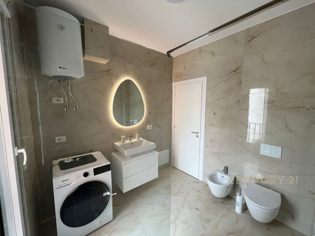 Ofrojme apartament 2+1+2 prane Shkolles se Kuqe!