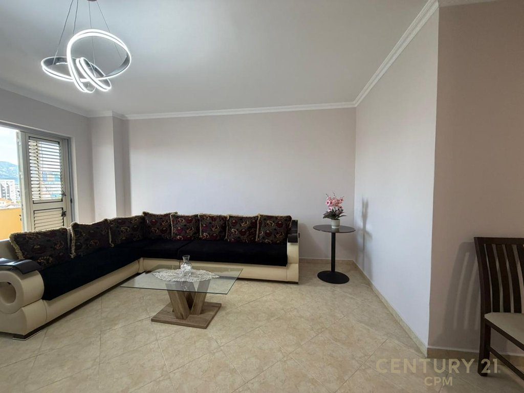 SHITET APARTAMENT 3+1+2 PRANE KRISTAL CENTER!