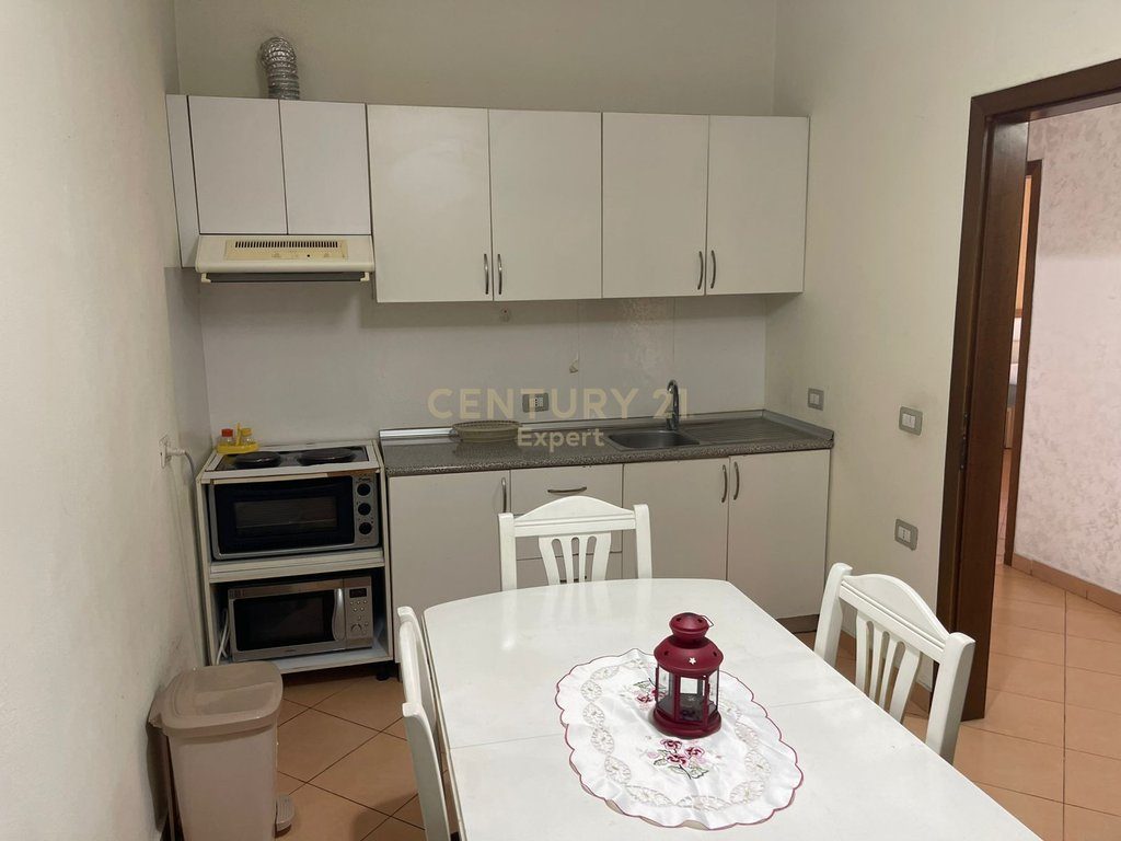 Jepet me Qira Apartament 1+1 në Don Bosko.
