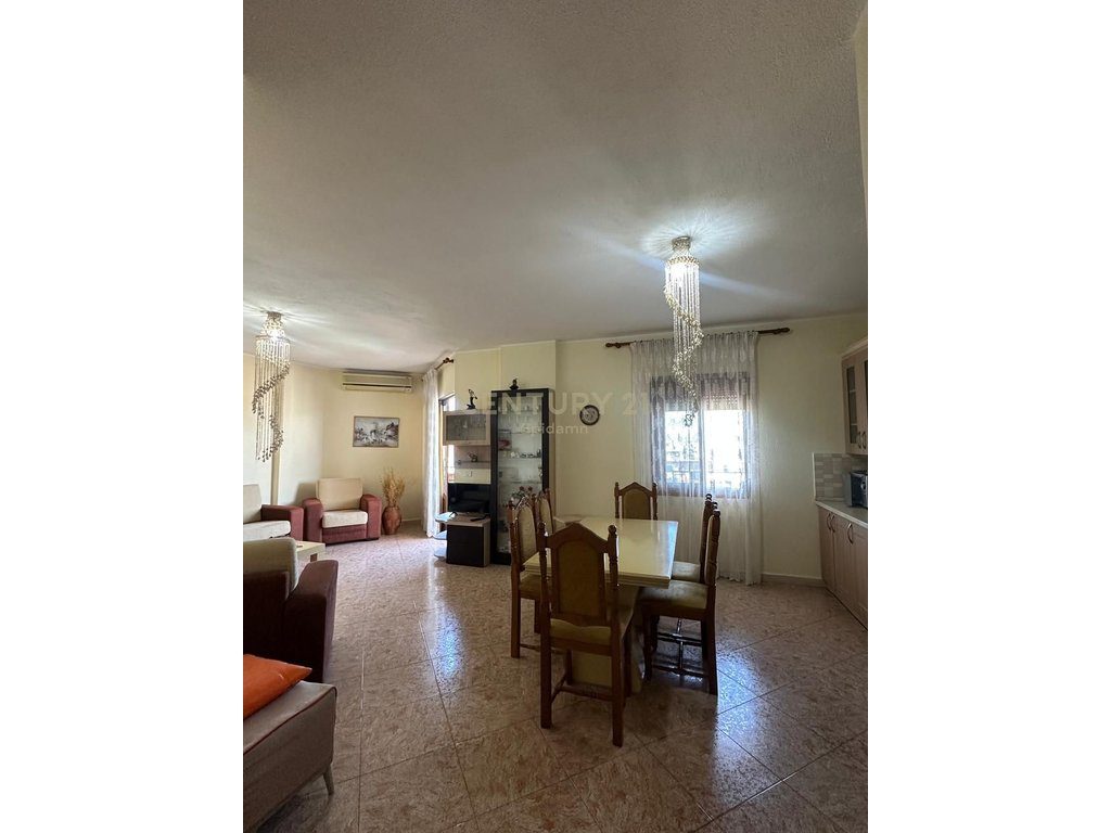 Apartament 2+1+2 Me Qira te Tregu fruta perimeve, Durrës - 450€ | 138 m²