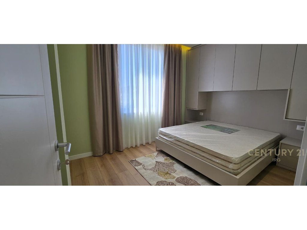 Shitet Apartament 2+1 tek Myslym Shyri