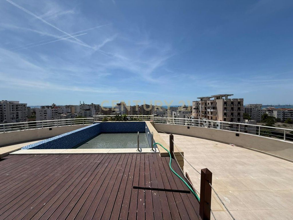 Penthouse 3+2 me Pamje Deti dhe Qyteti ,  Plazh Hekurudha, Durrës