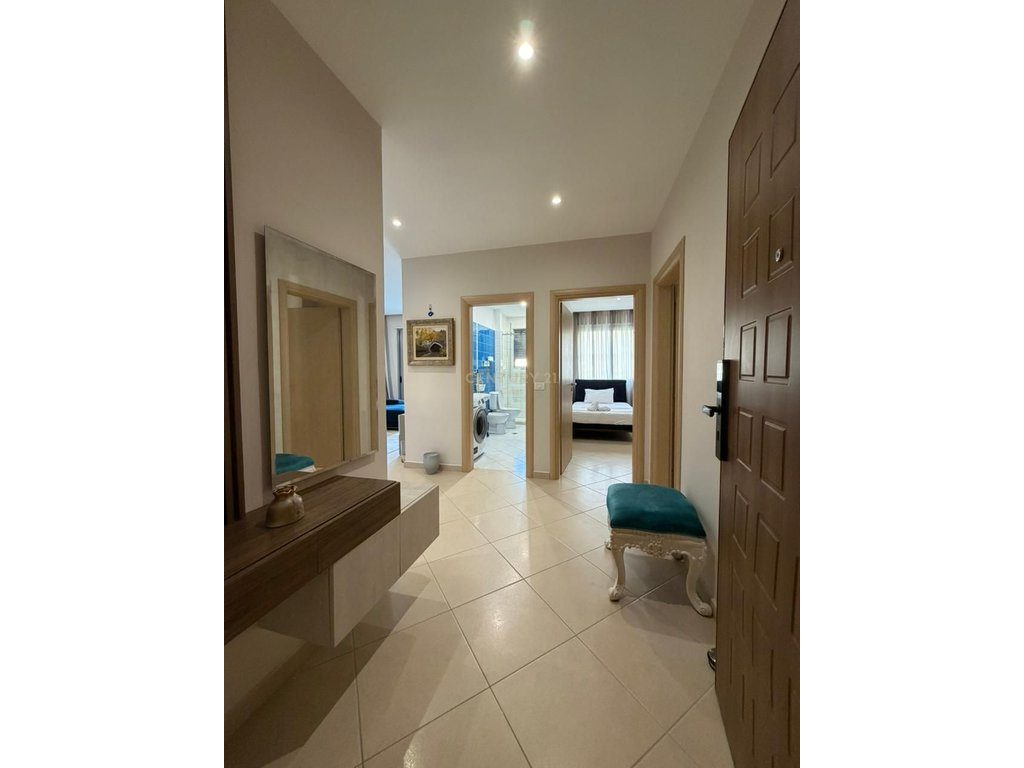 🌊 Vetëm 500 m nga Lungomare & Vlora Marina – Apartament i Mobiluar në Bulevard