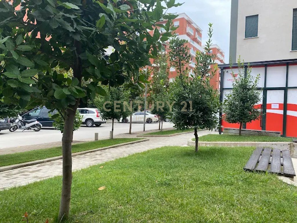 Magazine me qira në Unazën e Re, Tiranë - 800€ | 200 m²