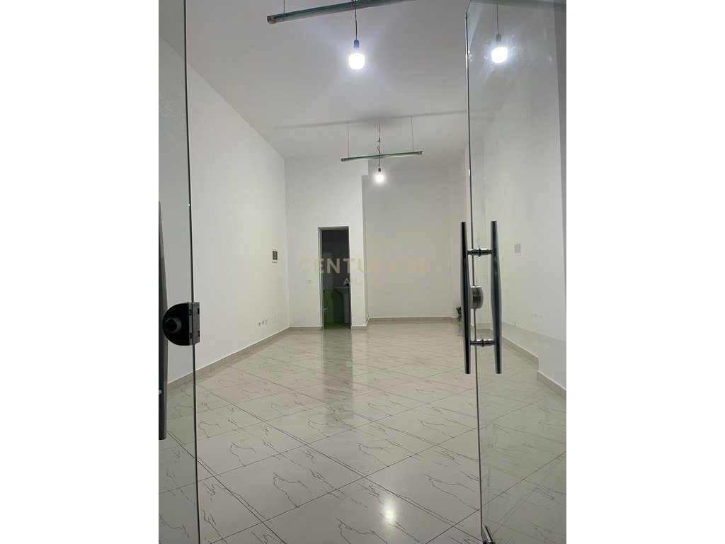 Ambient Komercial  Me Qira në Plazh Iliria, Durrës