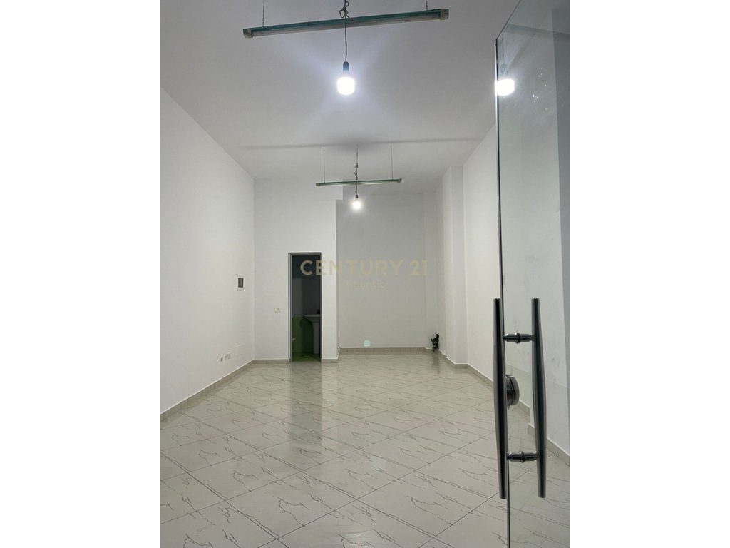 Ambient Komercial  Me Qira në Plazh Iliria, Durrës