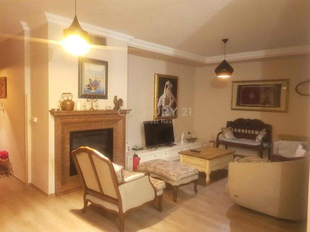 Apartament 2+1+ Parkim me Qira tek Kopshti Botanik