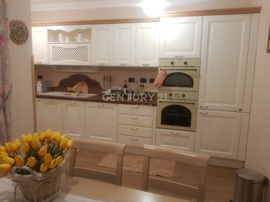 Apartament 2+1+ Parkim me Qira tek Kopshti Botanik