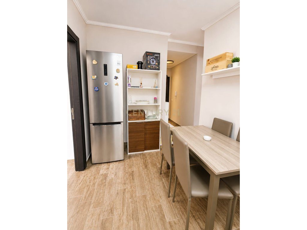 APARTAMENT 2+1 PER SHITJE,TEK PORTI I JAHTEVE! PAMJE DET!