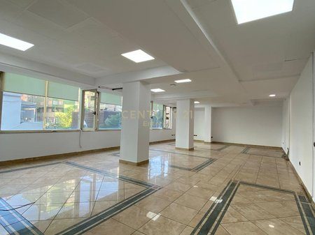 Ambient  për Zyra me Qira – 534 m²