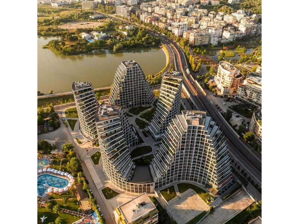 Jepet me qera ambient zyre në rezidencën “Lake View”