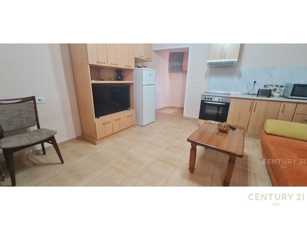 Prane rruges se Kavajes, Apartament 1+1!