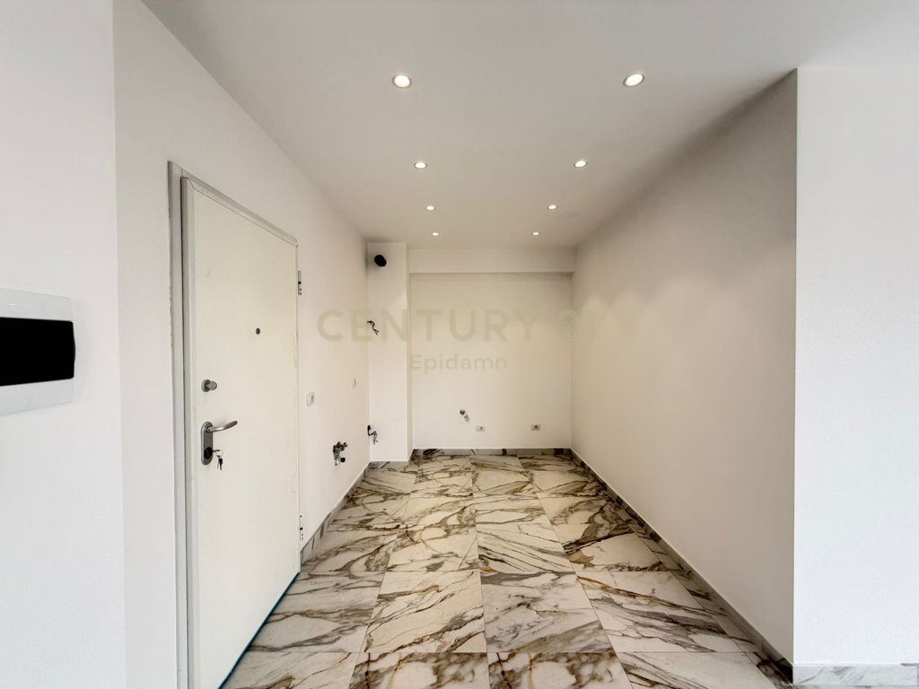 APARTAMENT 1+1 PËR QIRA TEK RRUGA E KAVAJËS  1300€/muaj