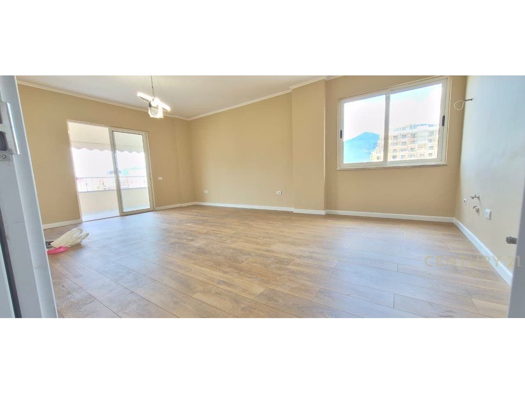 Shitet Super Apartament 2+1+2
 Bulevardi Zhan D’Ark – pranë Ministrisë së Jashtme