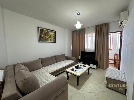 Apartament 2+1 në shitje me kuzhinë të veçuar