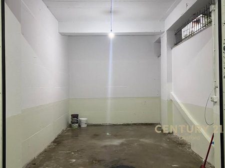 SHITET GARAZH – Kinostudio, pranë Inspektoratit Shëndetësor, Tiranë