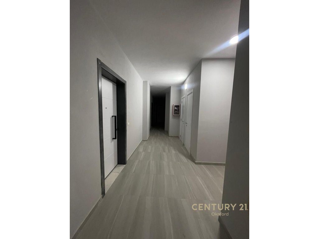 Apartament 2+1+2 + Parkim per shitje tek Univers City!