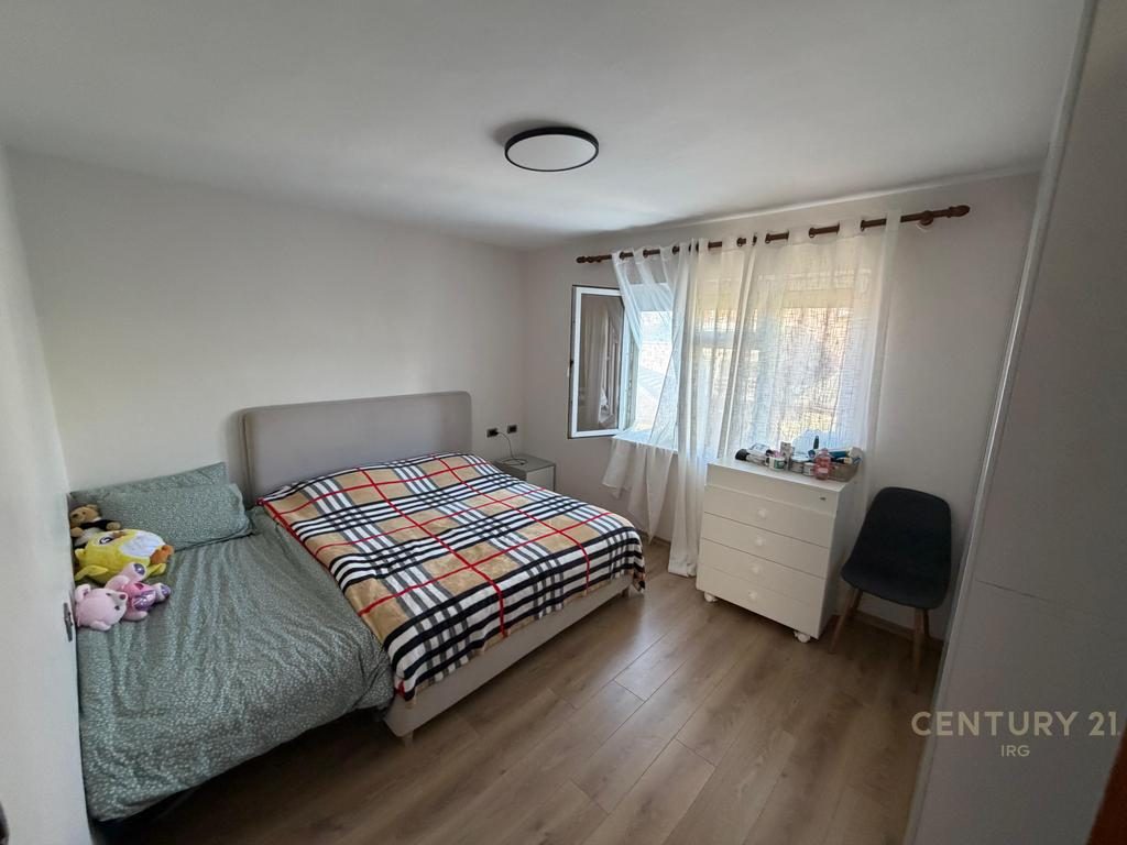 Shitet apartament 2+1 te Ali Demi!