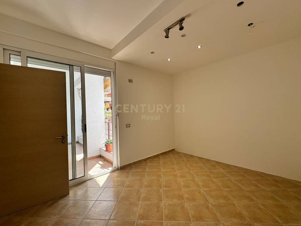 SHESIM APARTAMENT 2+1 TE KODRA E DIELLIT RRUGA XHON KENEDI