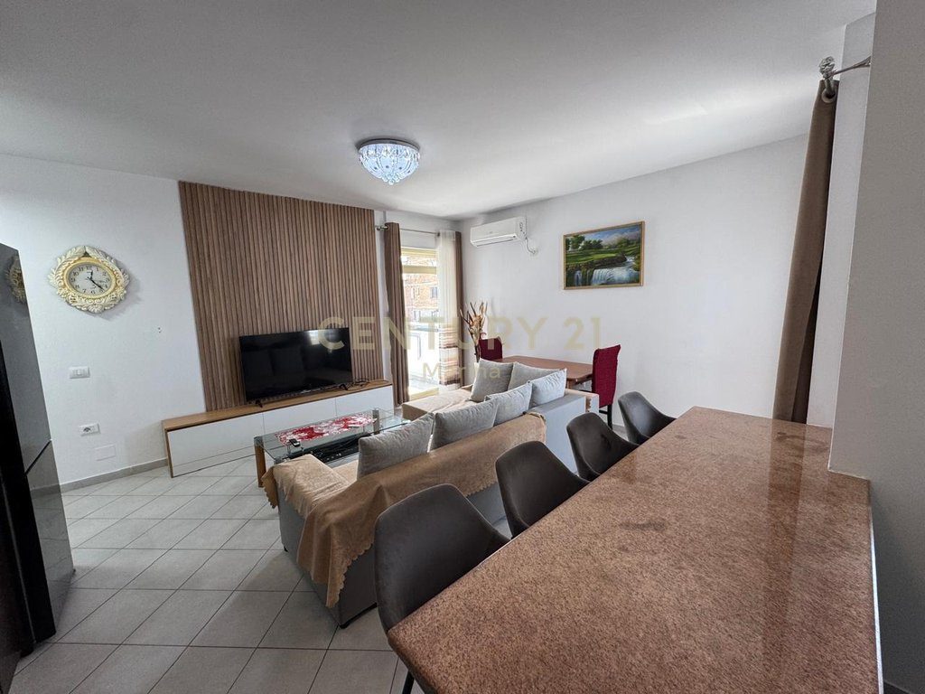 APARTAMENT 2+1+2 PER QERA,PRANE GAMA MARKET!