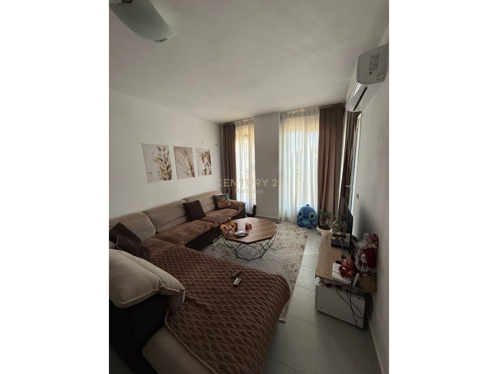 SHESIM APARTAMENT 2+1+2 NE FUND TE RRUGES 5 MAJI