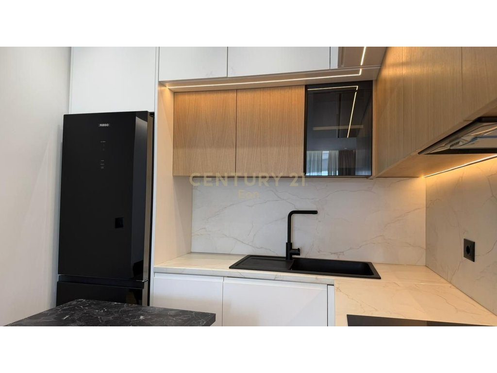 Apartament luksoz 2+1+2+garazh per qira tek White Hill Residence!