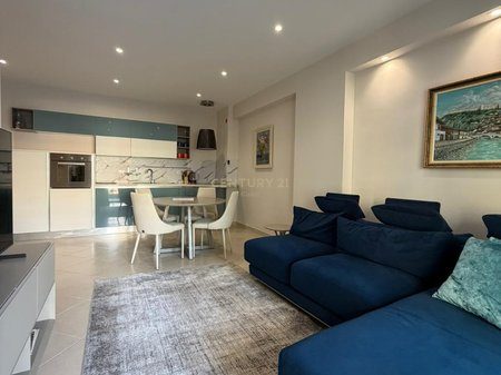 SHITET APARTAMENT 2+1 NE NDERTIM TE PARKU AULONA