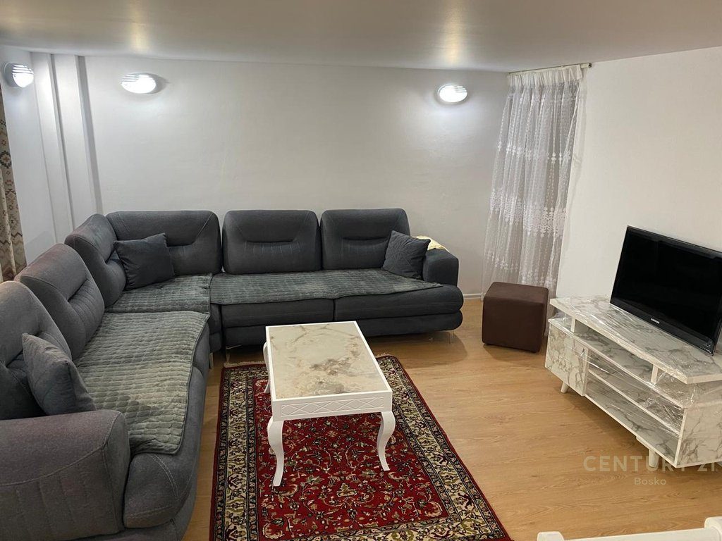 ME QIRA APARTAMENT 1+1 + PARKING NE SAUK TE VJETER