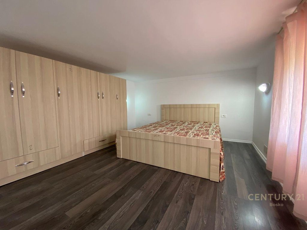 ME QIRA APARTAMENT 1+1 + PARKING NE SAUK TE VJETER