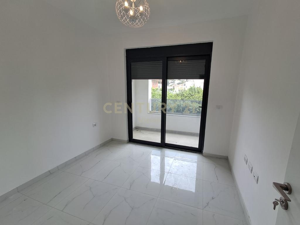 Apartamente 1+1 dhe garsoniere Për Shitje në qender Ulqin