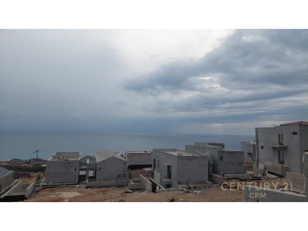 Vilë 3 kateshe me pishine në shitje në Green Coast - 990,000€