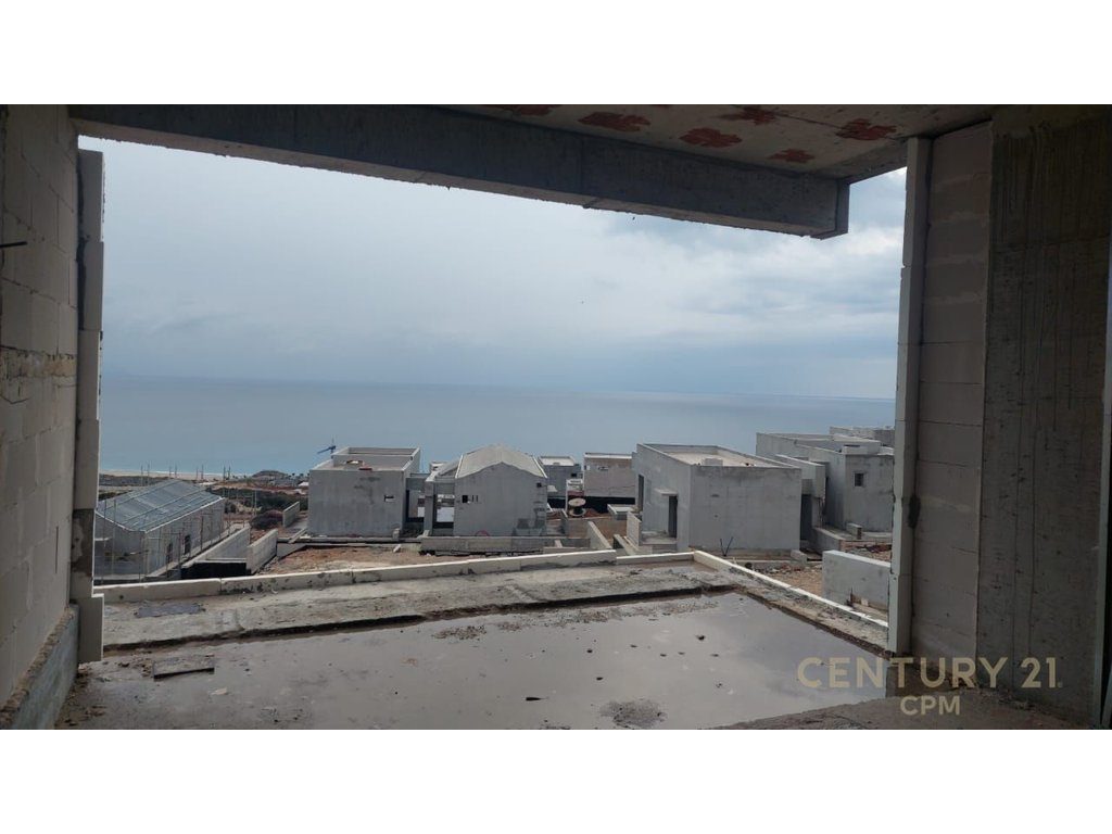 Vilë 3 kateshe me pishine në shitje në Green Coast - 990,000€