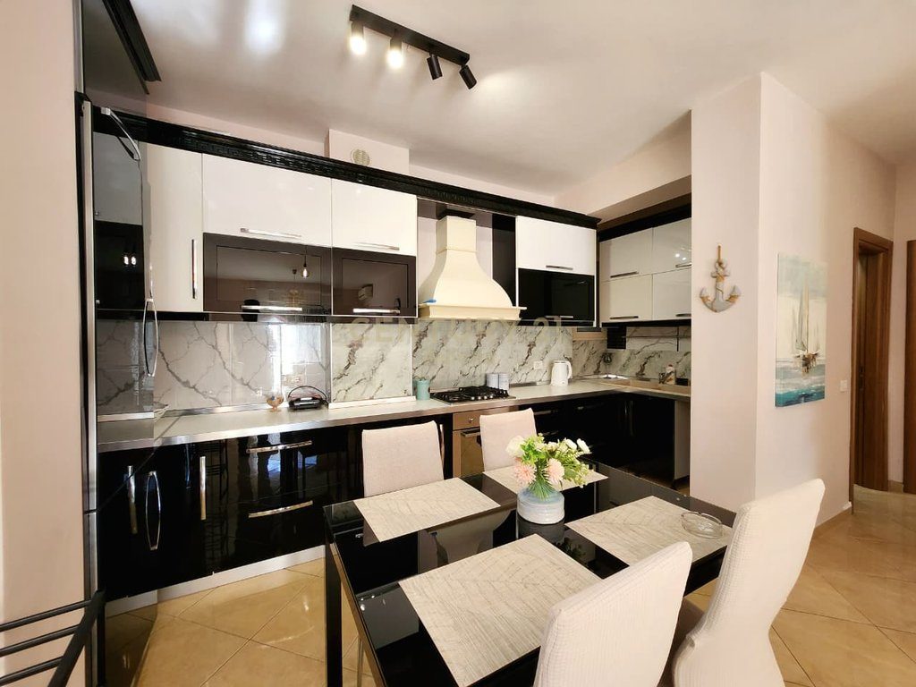 Apartament 1+1 për Shitje pranë Jumbo dhe Rrugës së Cipajve